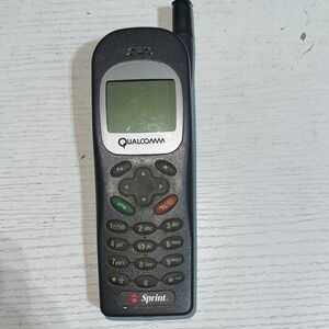 Vintage Qualcomm Kyocera Cell Phone (QCP-2035)